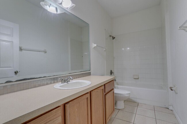 Building Photo - 4977 Pall Mall St W