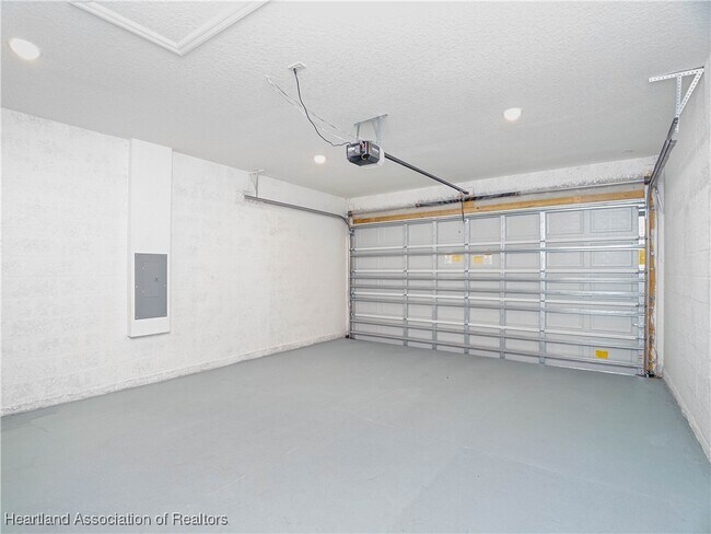 Building Photo - 836 Hanover Ave