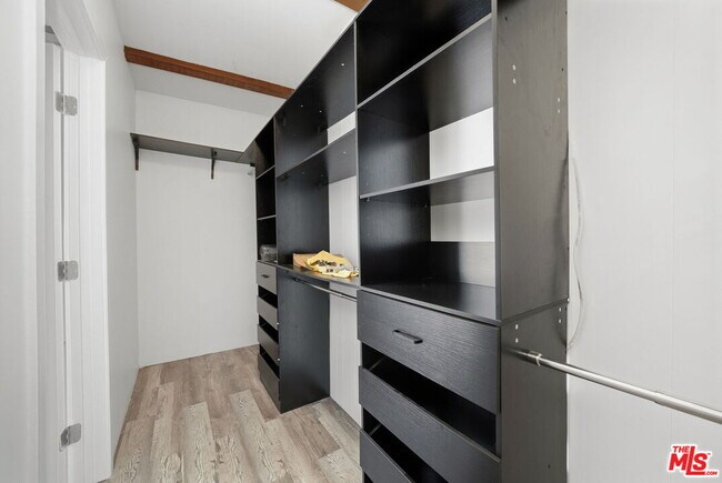 Building Photo - 14529 Greenleaf St