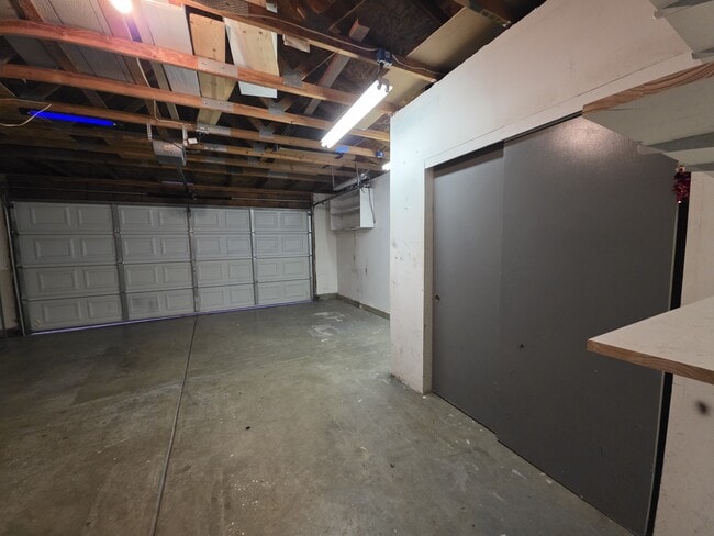 Building Photo - 303 Pinon Way