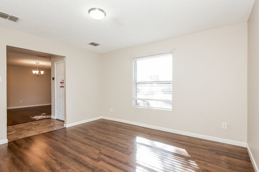 Building Photo - 2316 Graystone Dr