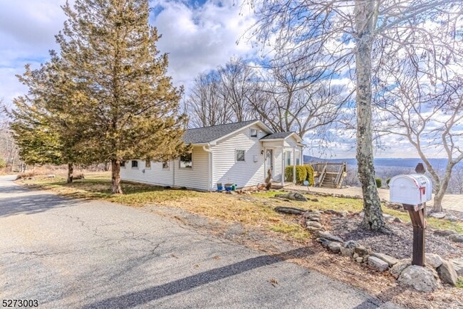 Building Photo - 110 Hillcrest Dr