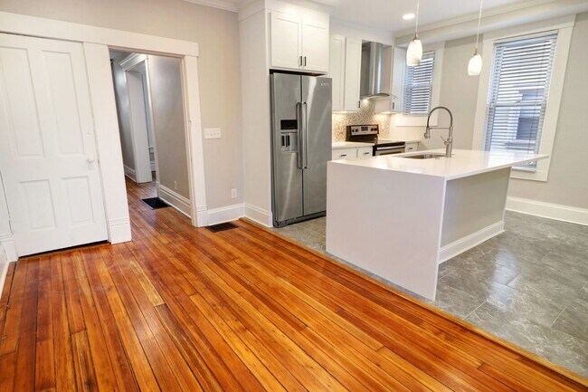 Building Photo - 916-918-918 Harrison Ave