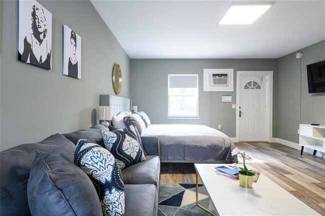 Building Photo - 1020 N Victoria Park Rd