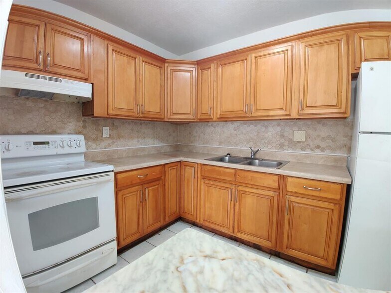 Primary Photo - 3961 SW 51st St