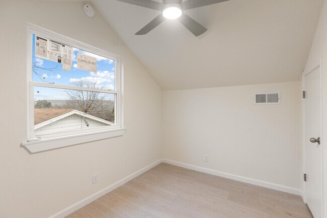Building Photo - 400 N River Oaks Dr