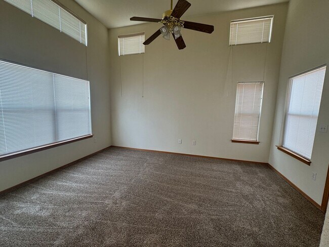 Building Photo - 2224 Santa Ana