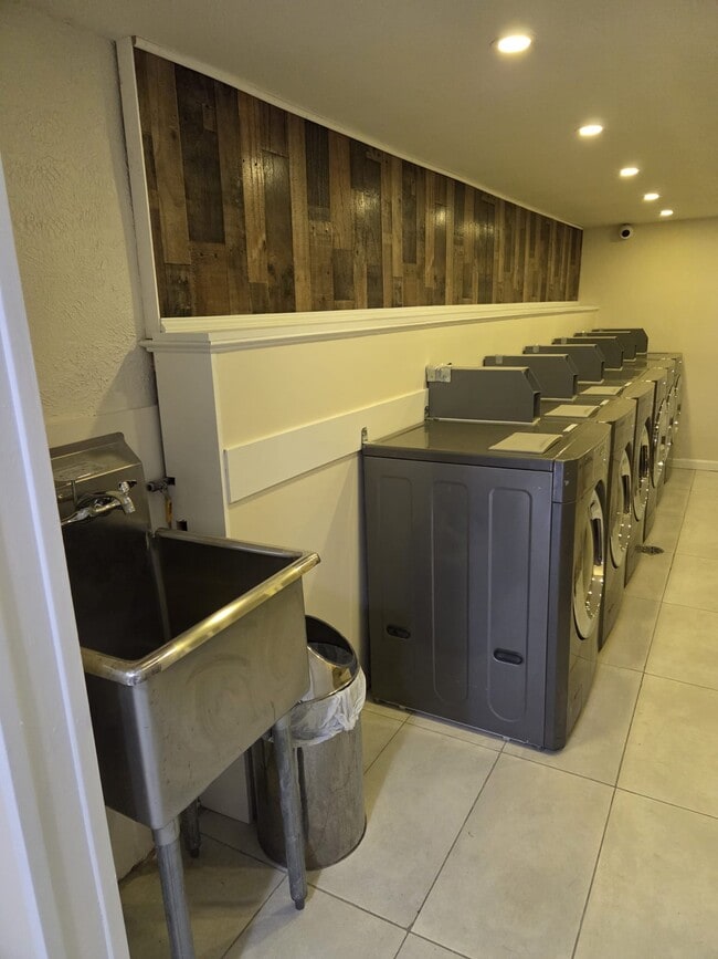 Washer & Dryer Area - 762-764 Madison Ave