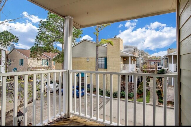 Building Photo - 2220 Bering Dr