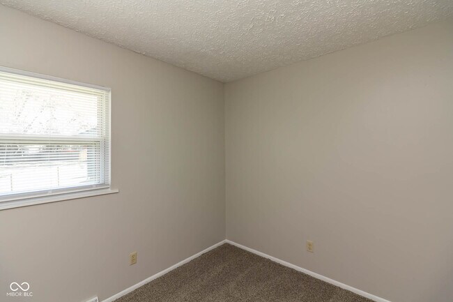 Building Photo - 9 Greenbriar Ln
