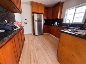 Building Photo - 1527 77th Ave