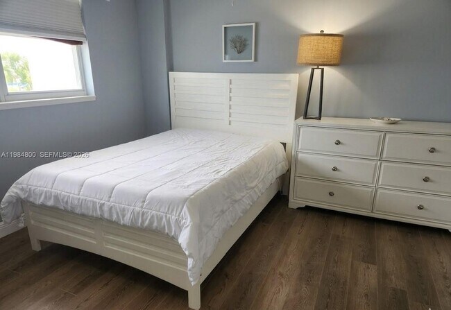 Building Photo - 1731 SE 15th St