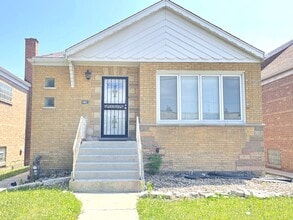 Building Photo - 3909 W 71st St