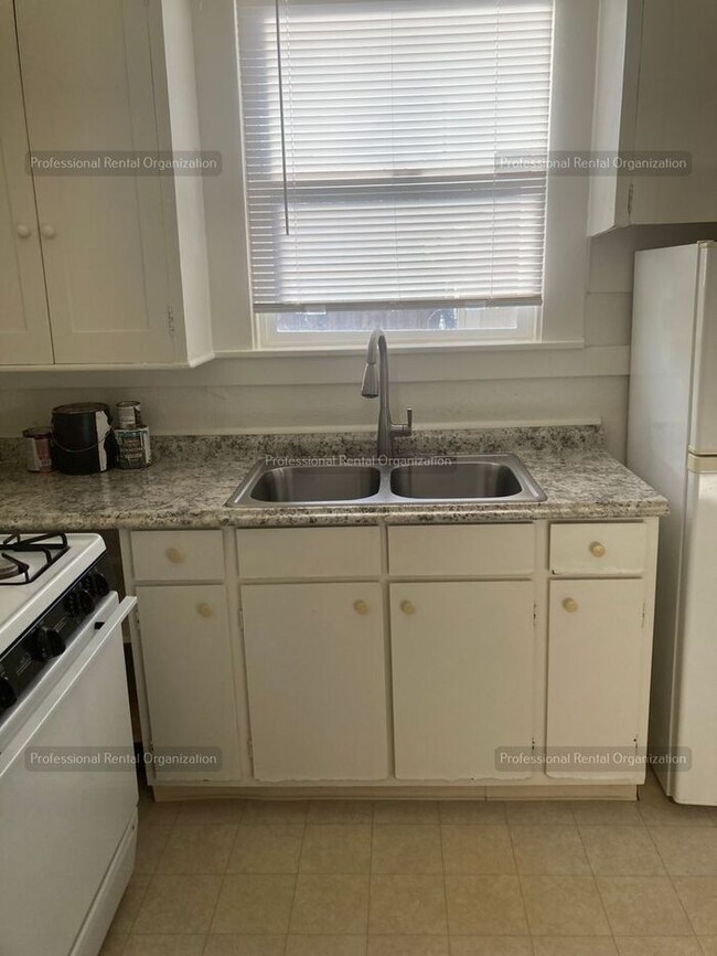 Building Photo - One bedroom Gem in Heart of Quaint, Historic West Petaluma