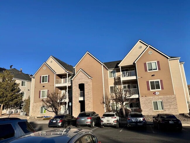 Primary Photo - 4 bed/4 bath condo located minutes from UNR