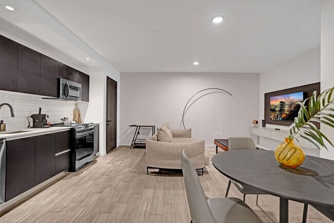 Building Photo - 398 NE 5th St