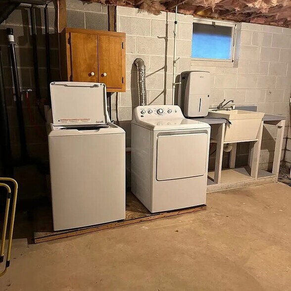 Building Photo - 1950 Weaver St