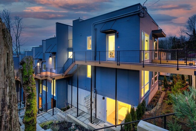 Building Photo - 2Bd/2Ba Seattle Townhouse