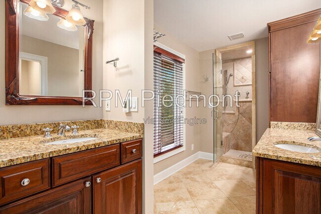 Building Photo - 630 Pine Point Trce
