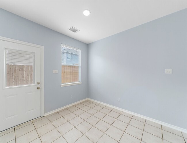 Building Photo - 16530 Cairngrove Ln