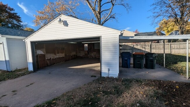 Building Photo - 1750 W 54th St