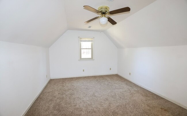 Building Photo - 809 Houndslake Dr