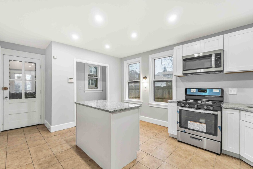 Building Photo - 208 Rocton Ave