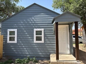 Building Photo - Fully update back house! All appliances included!