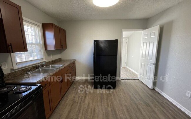 Building Photo - 2000 W College St