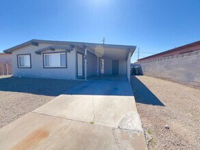 Building Photo - 4 bedrooms, 2 bathrooms home located in Henderson