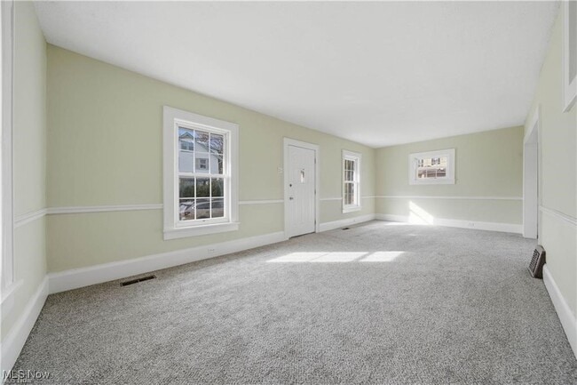 Building Photo - 437 Erie St