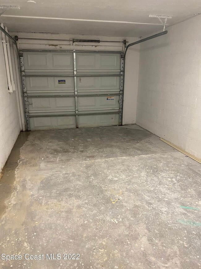 Building Photo - 1895 Guava Ave