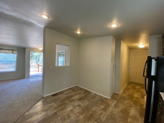 Building Photo - Gorgeous Home w/Huge Shop in La Pine!