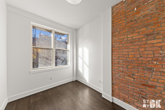 Building Photo - 441 Franklin Ave