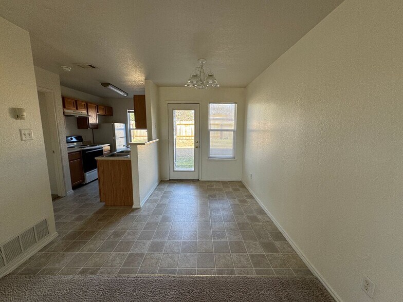 Building Photo - 403 Creek St