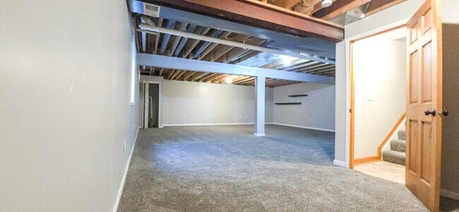 Building Photo - 14717 Drummond St
