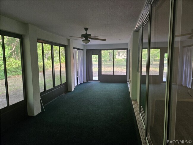 Building Photo - 14 Hollyhock Ct
