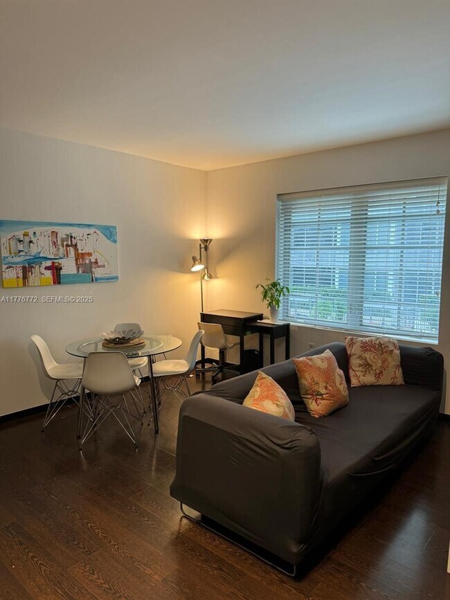 Building Photo - 435 21st St