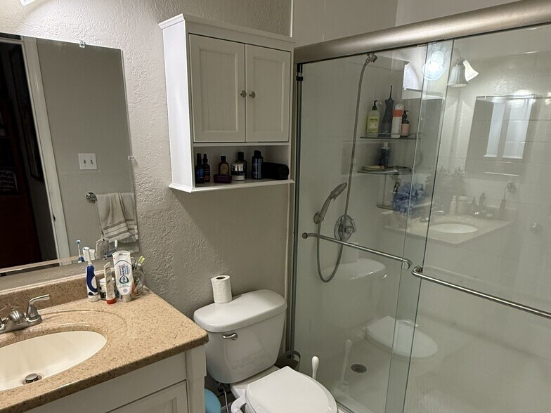 Building Photo - 10263 Gandy Blvd N