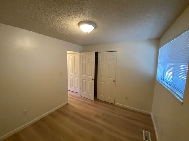 Building Photo - 2 Bedroom with an Additional Bonus Room Upstairs