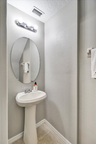 Building Photo - 2761 Retreat View Cir