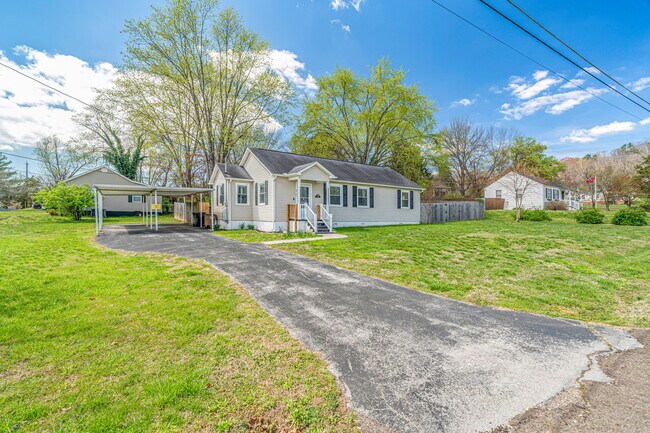 Building Photo - 3701 Vera Dr