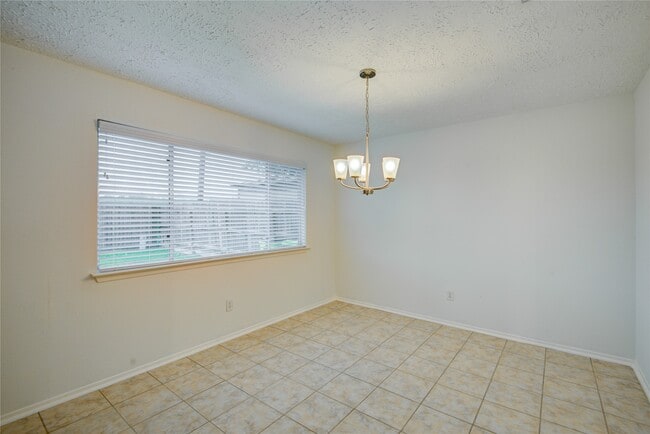 Building Photo - 1911 Ripple Creek Dr