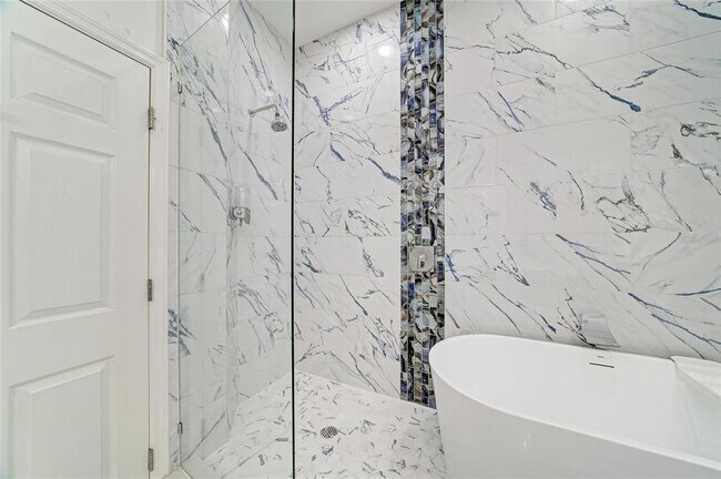 Building Photo - 8261 Miramar Way