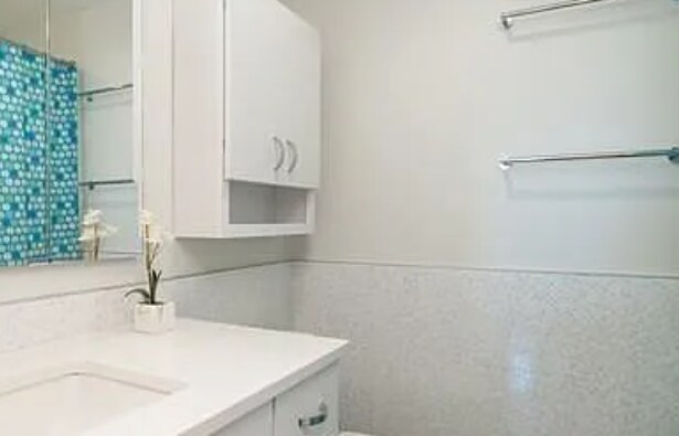 Building Photo - 327 Saint Paul St