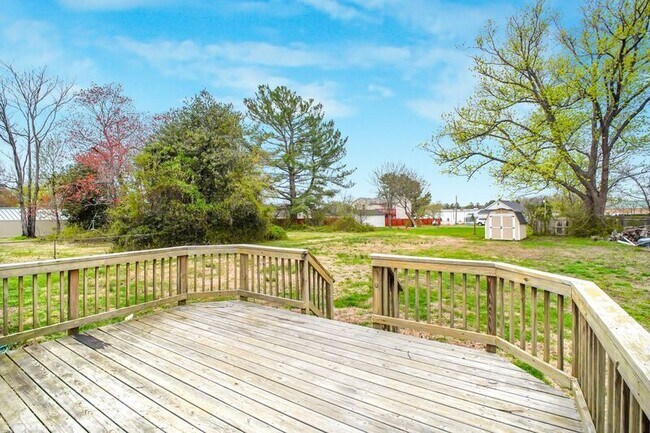 Building Photo - 6339 Old Plank Rd