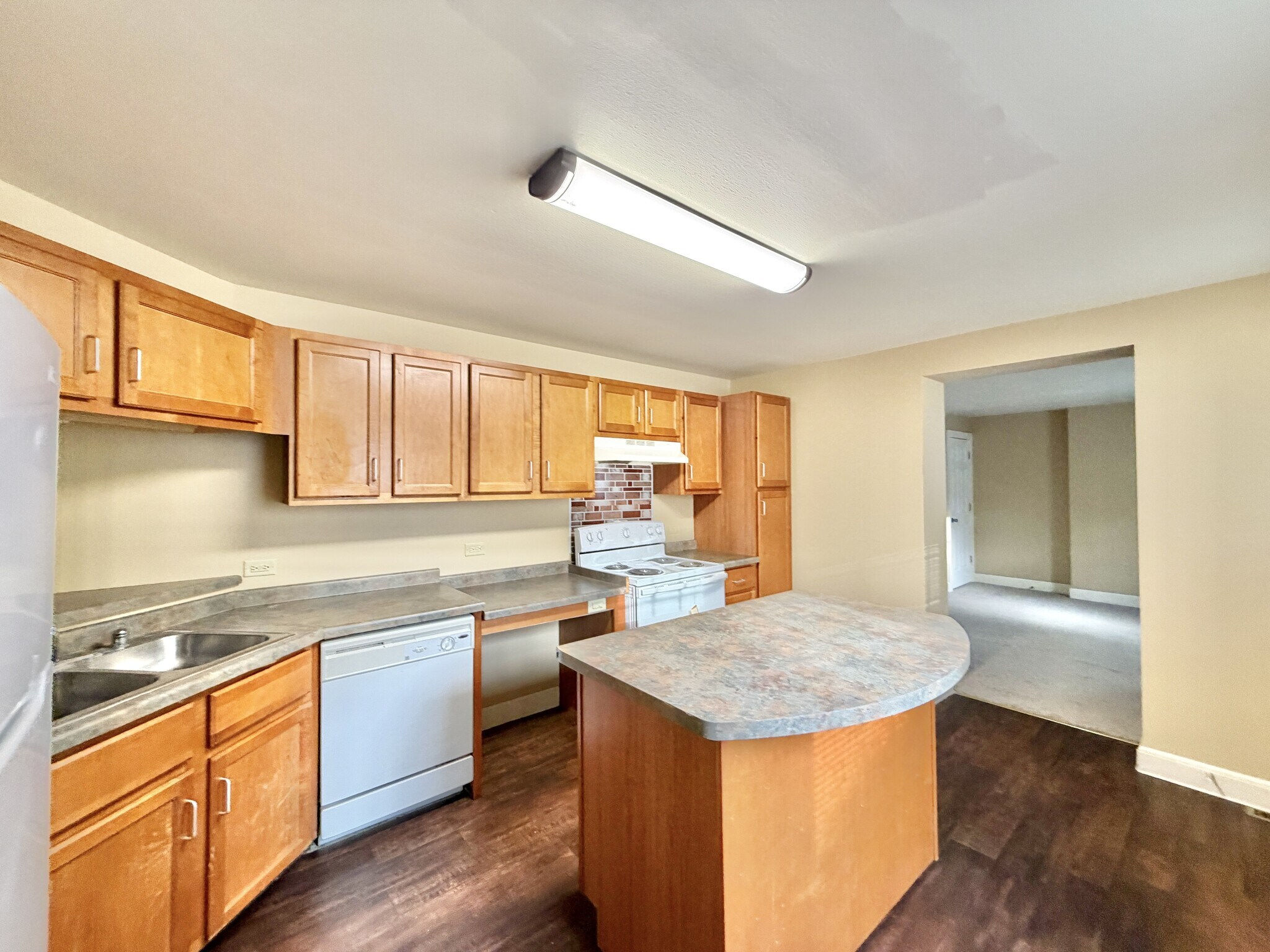 Building Photo - 206 Carpenter St