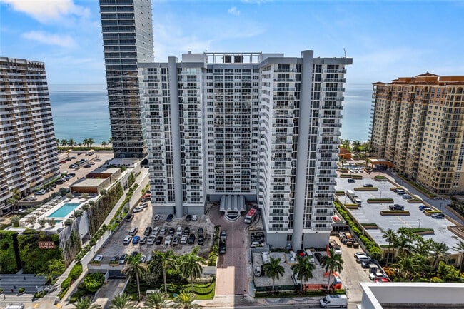 Building Photo - 2030 S Ocean Dr