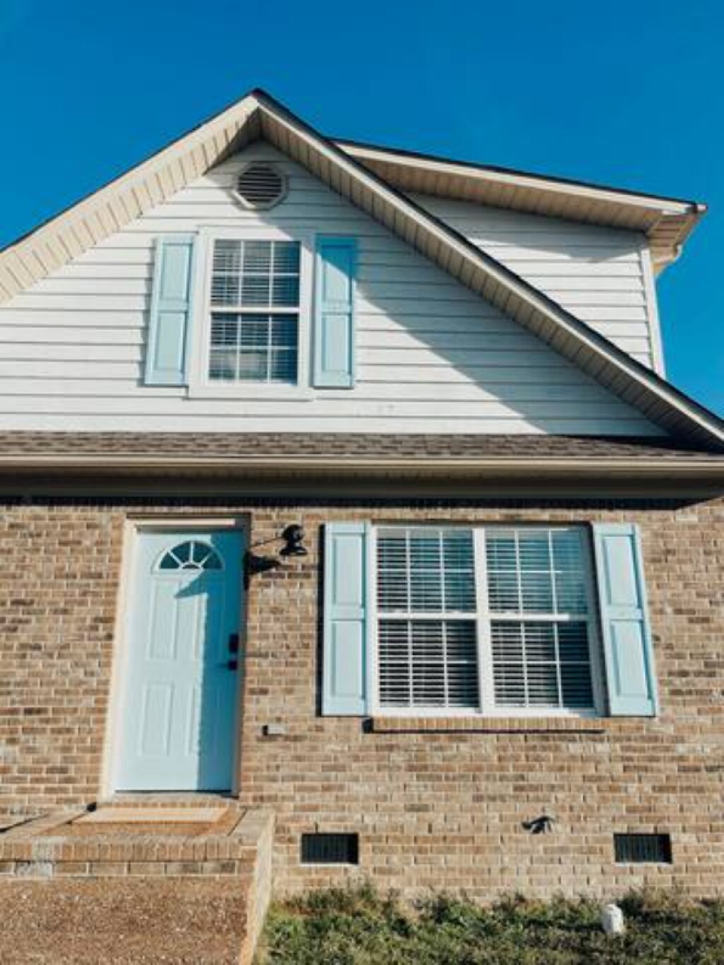 Exterior - Duplex - Two story is for rent - 424 Sioux Trail