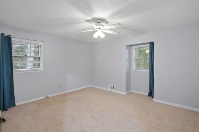 Building Photo - 461 Village Green Ct SW